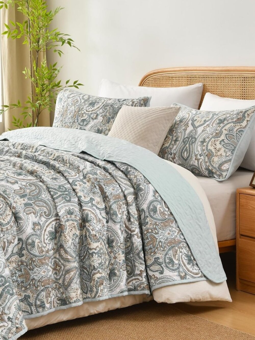 3-Piece Oversized King Quilt Set – Lightweight All-Season Paisley Reversible